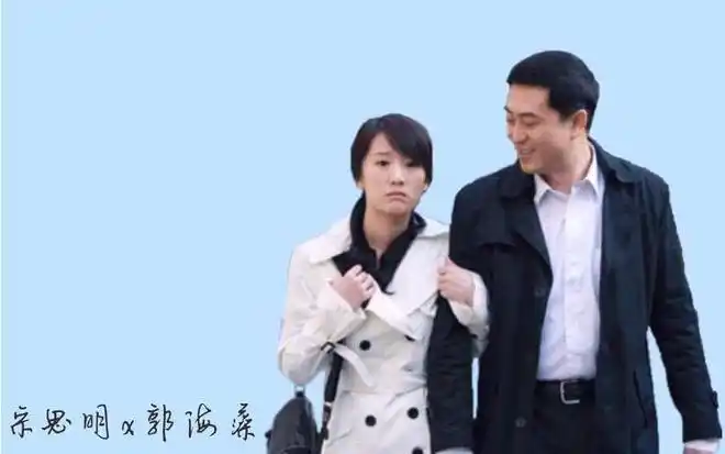 李念李念原本只是一个籍籍无名的三线演员,因为《蜗居》里的海藻红过