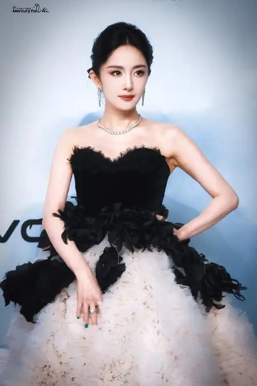 杨幂超话#gq红毯#杨幂红毯的神