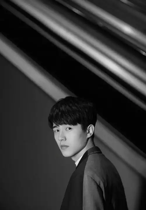 刘昊然干净帅气写真