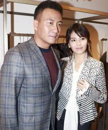 31岁娶初恋,35岁走红,曾与刘烨传出蓝颜情,胡军的故事太精彩_刘涛