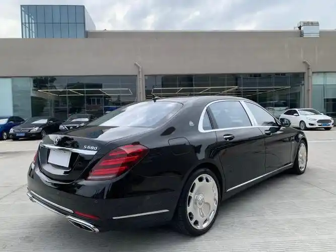 奔驰迈巴赫s级s680 6l 自动 黑色