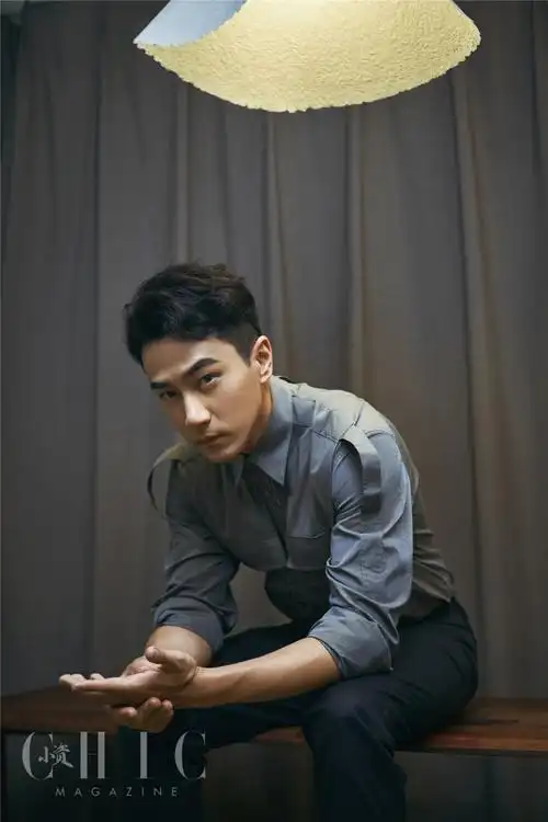 刘恺威最新封面大片曝光 惬意笑容温暖寒冬