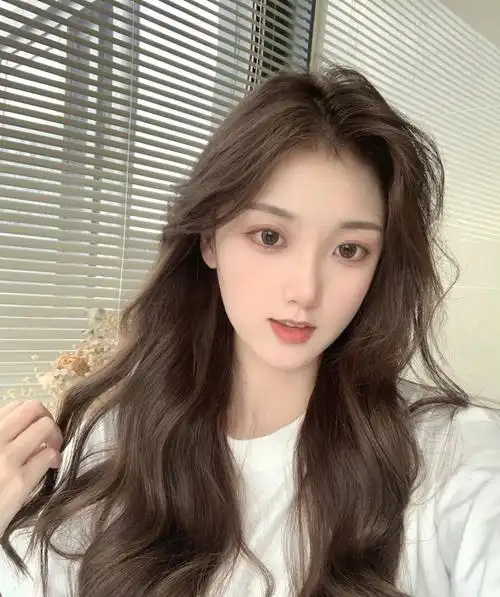 2021秋冬季推荐发色奶茶棕发色长沙染发