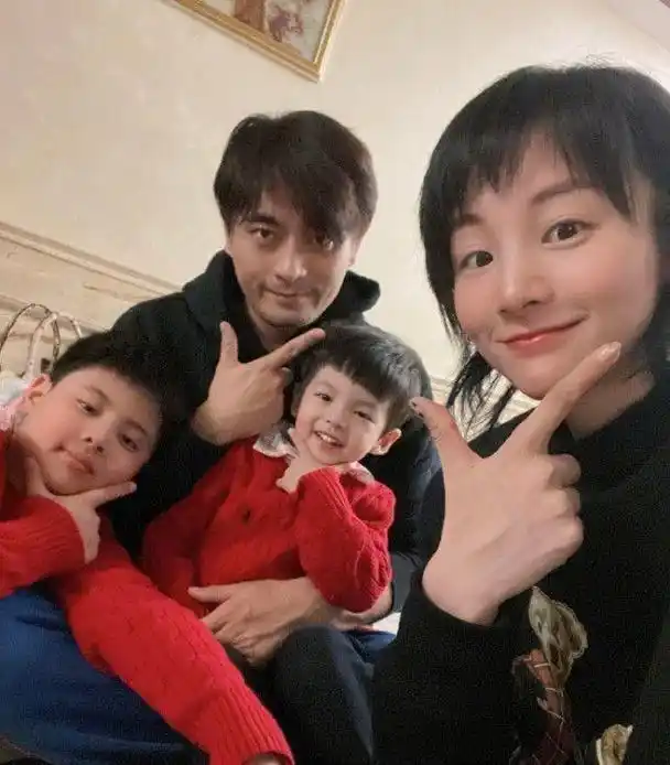 陈龙与章龄之像普通夫妻一样,也有着烟火气,妻子发文称没嫁错人