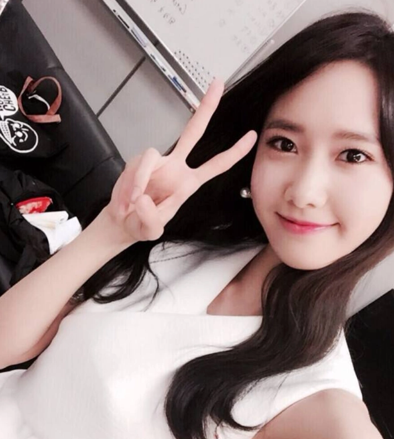 韩国艺人林允儿自拍照,身材火辣性感迷人