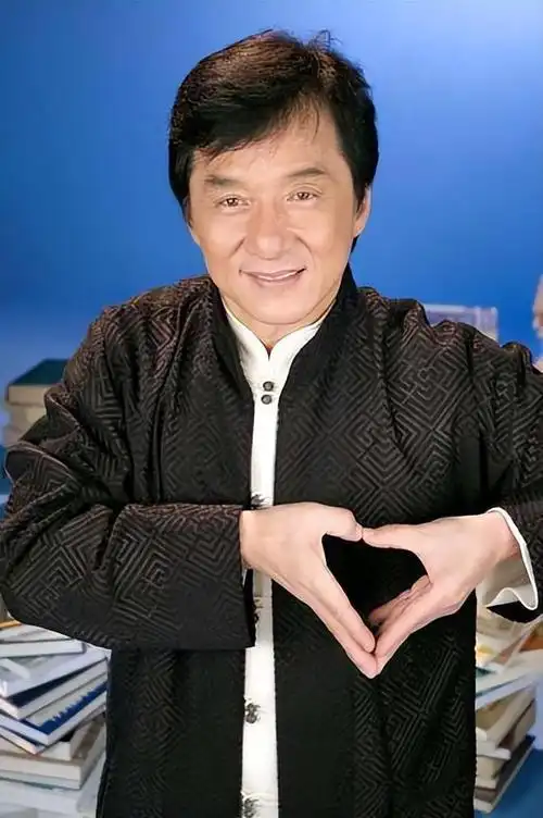 断崖式老去成龙近照曝光网友震惊莫名的难过