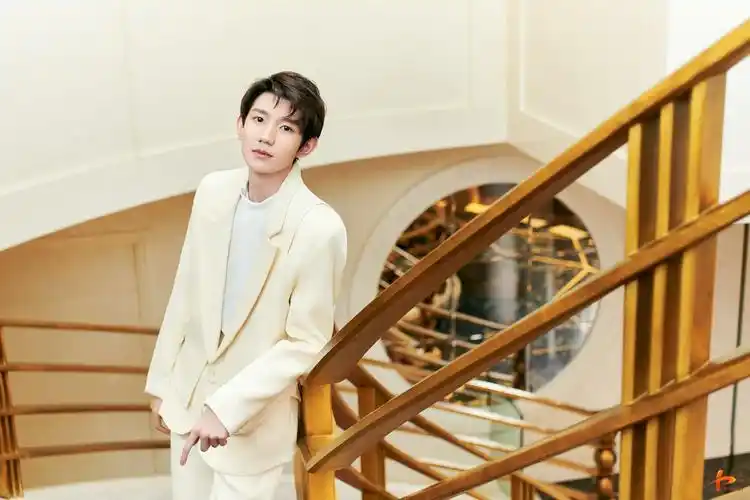 王源最新活动状态佳生图一样能打