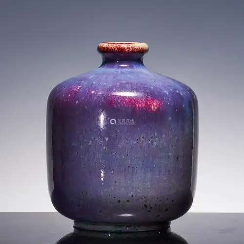 宋钧窑窑变丁香紫釉瓶