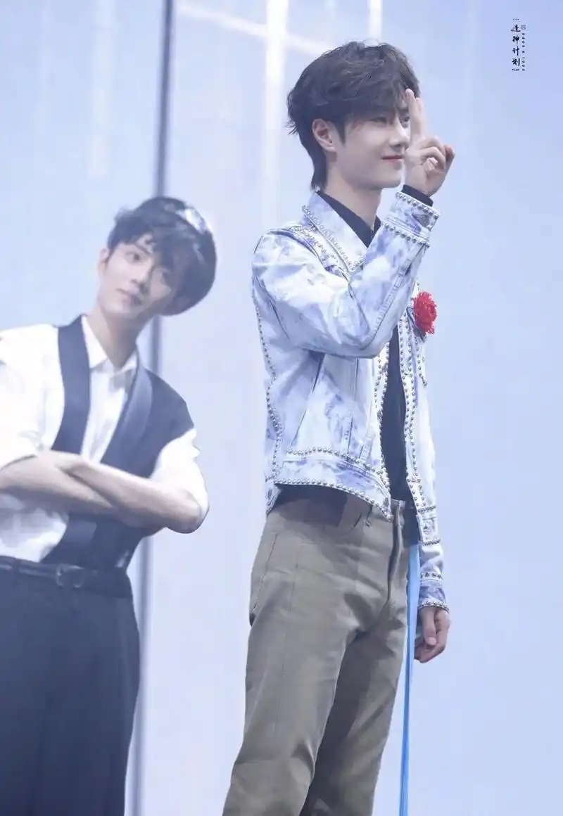 "不就是没披上嫁衣,没嫁给他为妻"#肖战 #王一博 #博君一 - 抖音