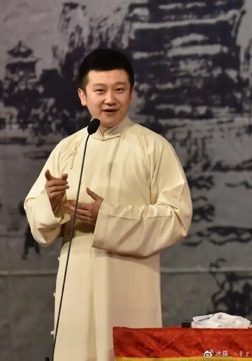 大逗相声社李寅飞,春晚后录长视频解答争议,意外曝光德云社收费问题