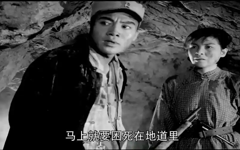地道战嘿地道战,经典老电影,华北民兵用地道暴打鬼子《地道战》