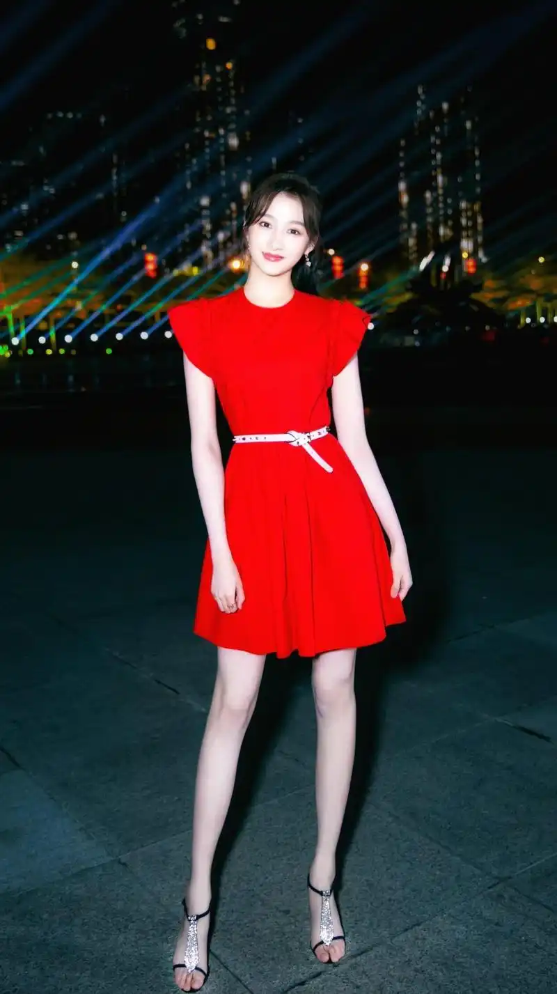 精美图集|关晓彤惊艳红裙造型