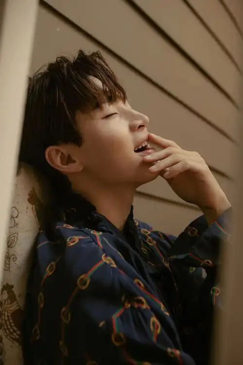 p>刘宪华(henry lau),1989年10月11日出生于加拿大,就读于伯克利音乐