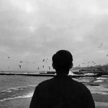 男生背影黑白头像伤感图片高清伤感孤单的男生背影图片头像