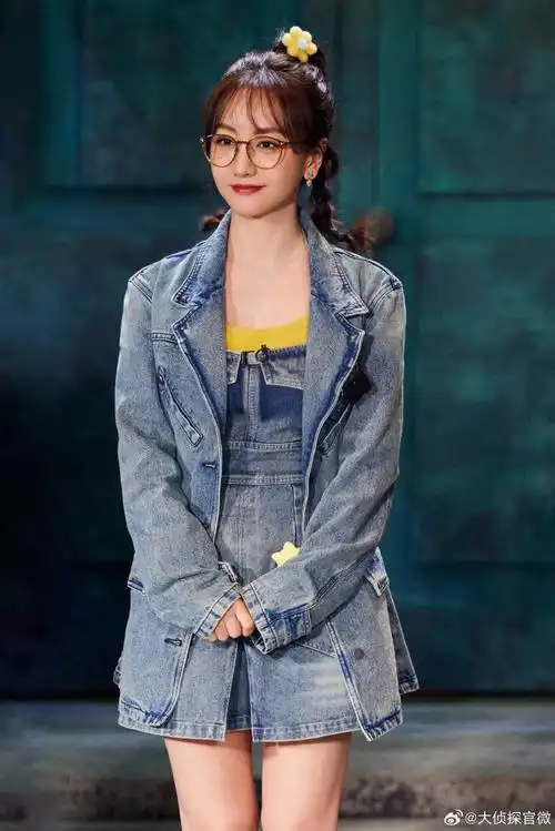 【《#大侦探游乐园惊魂#》高清剧照】之蓉客服@杨蓉:外外外星人运动