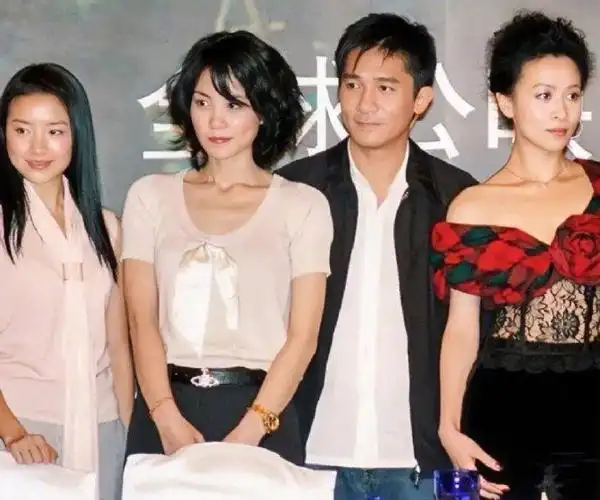 董洁,梁朝伟和刘嘉玲,王菲的早期合照|董洁|梁朝伟|刘嘉玲_新浪新闻