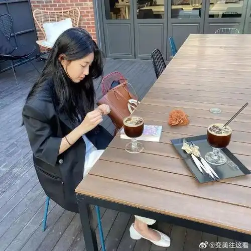 裴秀智##韩娱#南韩女星裴秀智街拍分享