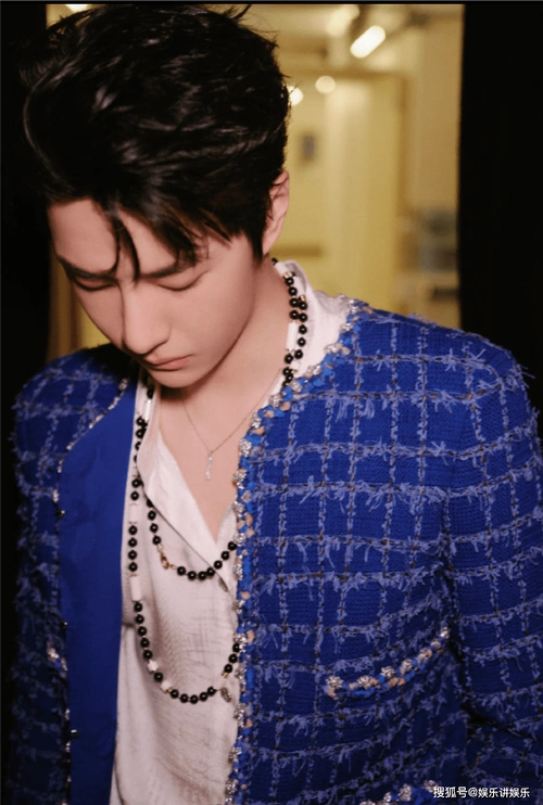 一博街舞出场礼服皆是超季,一晚两次全球首穿,真不愧时尚宠儿_香奈儿