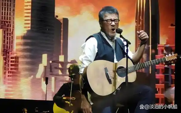 玩吉他山丘李宗盛的歌词中穿越时光的人生感悟与情感共鸣