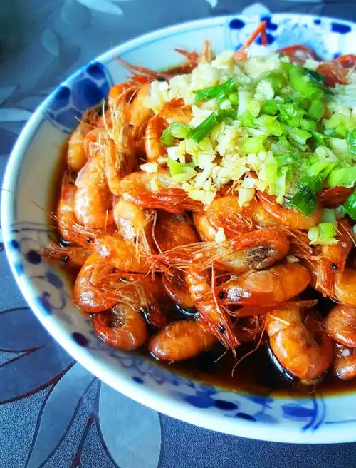 轻松做出鲜甜十足的下饭菜!惹味得吮指的酱油虾