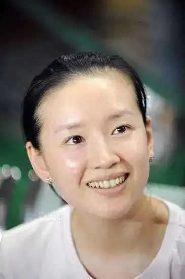 6,黄圣依素颜的她看起来有点斗鸡眼.