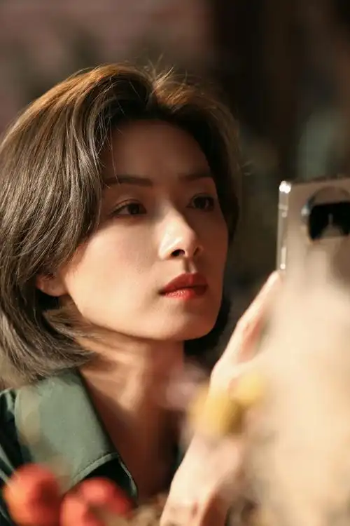 万茜120秒演绎三个角色##万茜角色反差质感短片