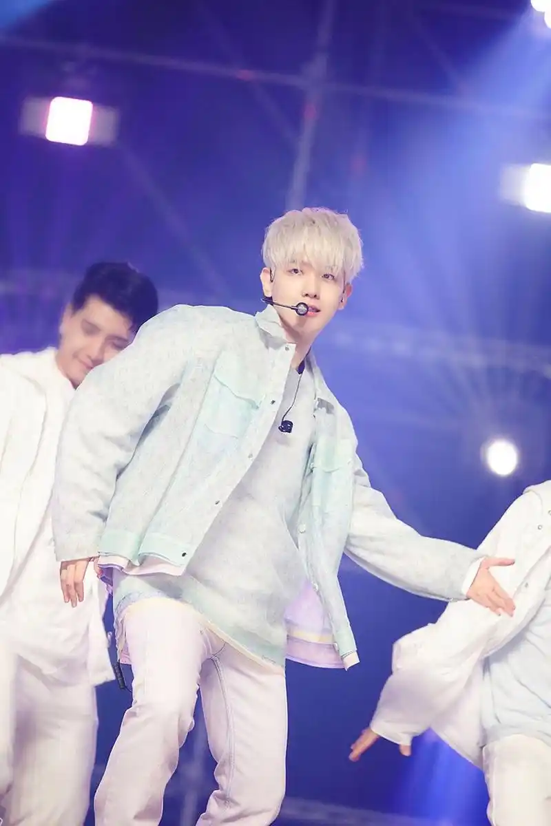 m的exo边伯贤金珉锡金钟大"chen,xiumin三人从发展性方向上决定离开sm