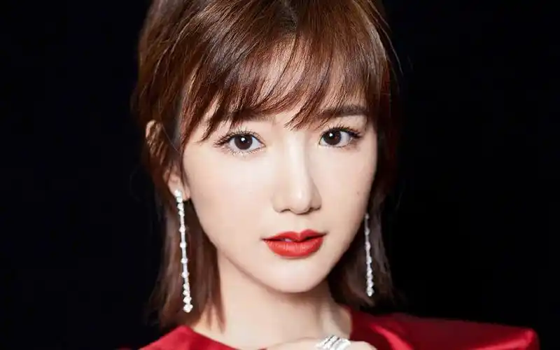 毛晓彤美艳迷人写真图片桌面壁纸