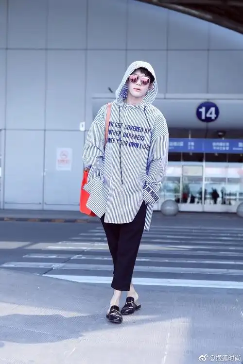 时尚大眼仔 @曾舜晞joseph 现身首都机场,. 来自搜狐时尚 - 微博