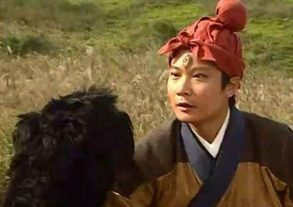 这位哮天犬是电视剧《封神英雄传》中的蠢萌蠢萌的哮天犬,大家看过