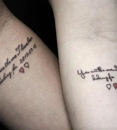 情侣纹身小字母