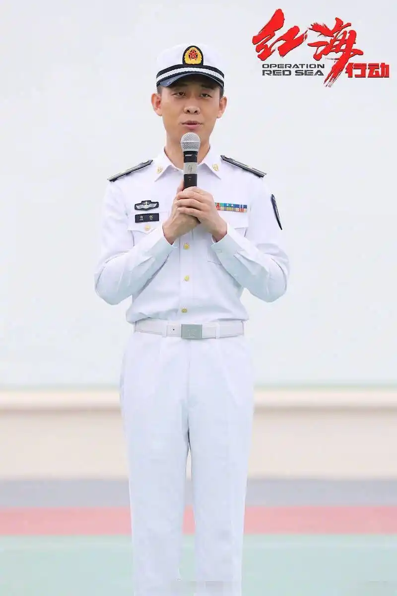 张译重回部队,每一次敬礼,每一声军号,感慨万千!