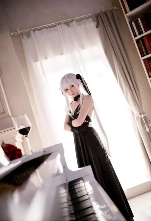 篝之雾枝吸血鬼cos双马尾配高定礼服该叫你萝莉还是女王