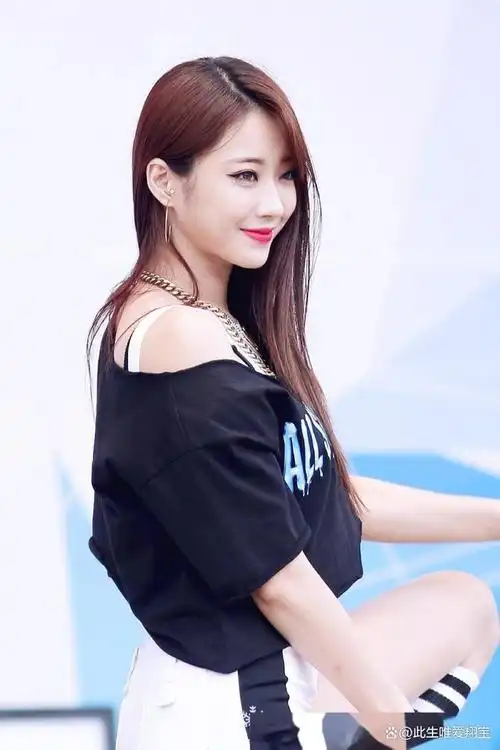 看看韩国女神朴景丽的美貌和才华,就明白为什么她被称为纯欲女神