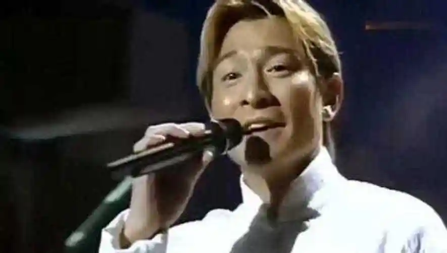 1999年刘德华现场翻唱上海滩唱出了自己的特色金发华仔超帅