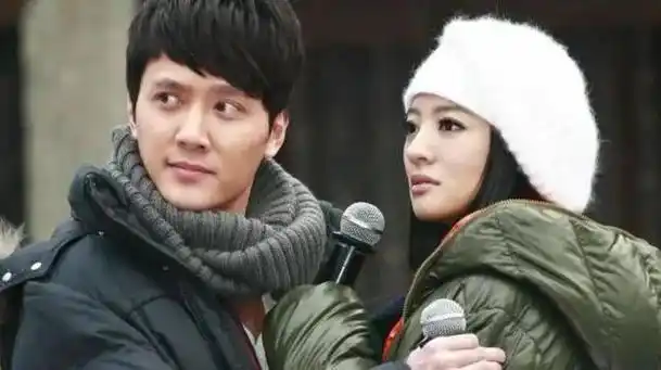 其中,冯绍峰公开承认的倪妮以及她后来的妻子赵丽颖,都是很强势,有