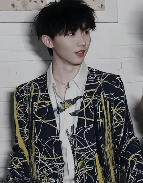 锡纸烫,尖喉结,花西装,就喜欢.