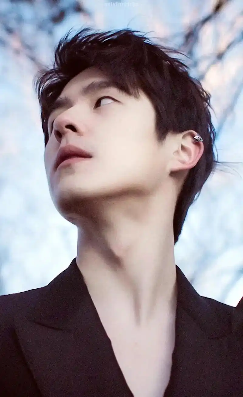 麻麻你的女婿穿深v撩我00#刘昊然 #神仙颜值 #眼镜杀 # - 抖音