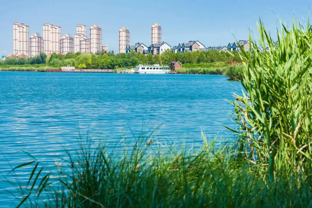 蓟运河故道公园,位于天津市滨海新区中新天津生态城动漫北路,是隐藏在