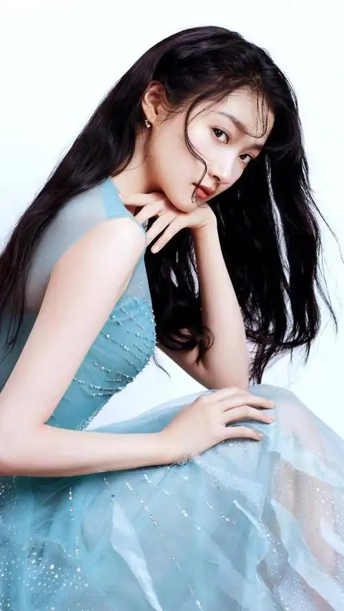 演员关晓彤,90后四小花旦之一,从国民闺女到闪耀的女明星