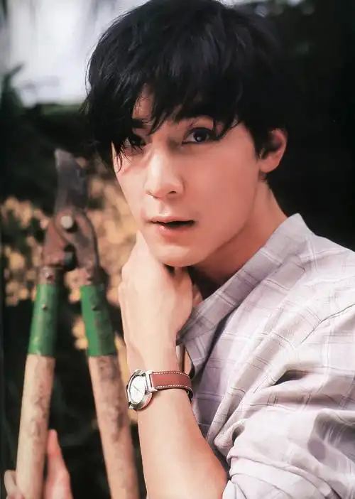 吴彦祖来配眼镜老板娘手足无措