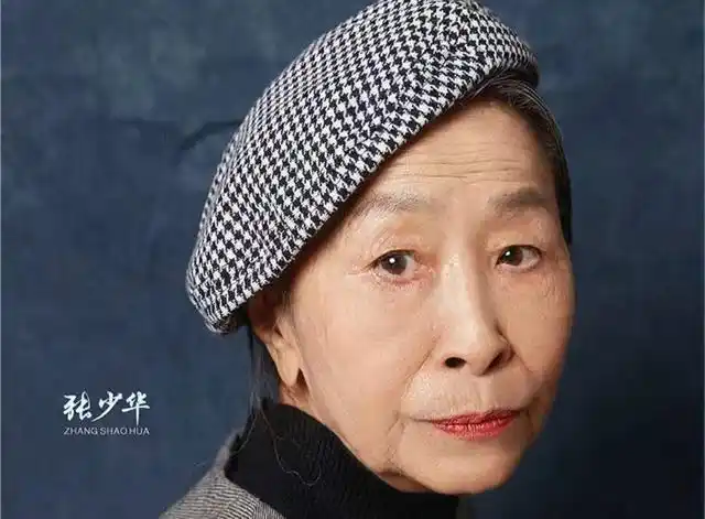 "丑娘"张少华自曝曾是校花?看到年轻时候的照片,被惊艳到了_腾讯新闻