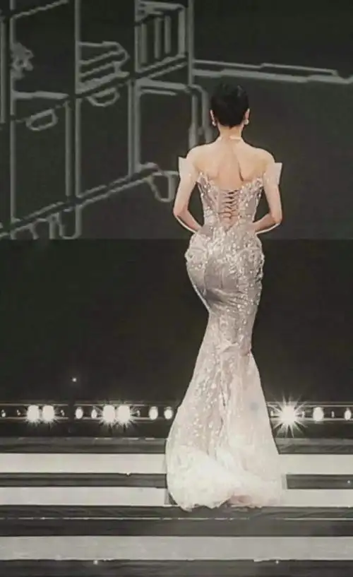 迪丽热巴这腰臀比简直绝了