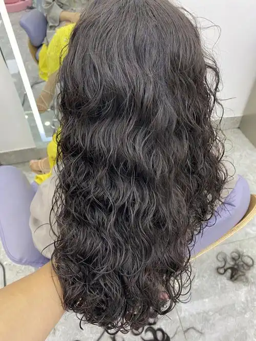 蛋卷头这是真实烫出来的发型打理非常简单,平时可以选择晾干   平时