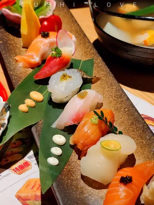 之前在岭南天地就吃过这个创意寿司～精致寿司融合法餐摆盘93餐厅