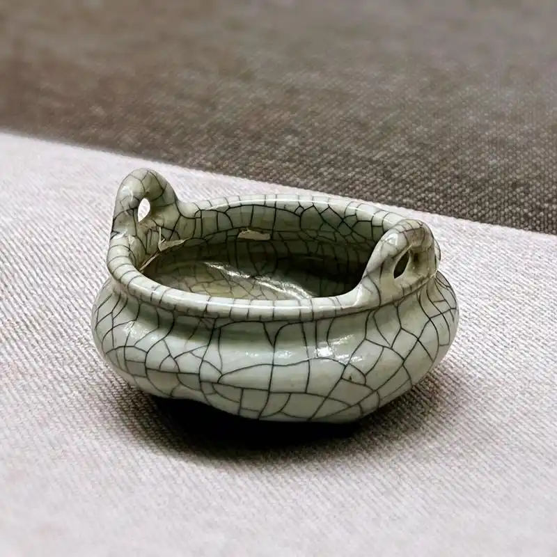 哥窑灰青釉双耳鬲式炉 | 南宋哥窑青瓷 南宋(1127-1279) 故宫博物院藏