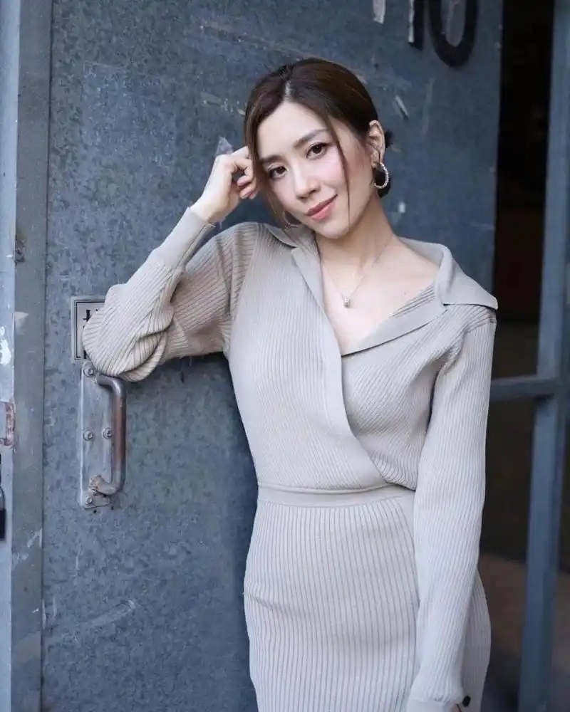 劲敌太多神来凑?tvb花旦黄智雯自感得视后压力大,现身寺庙求佛