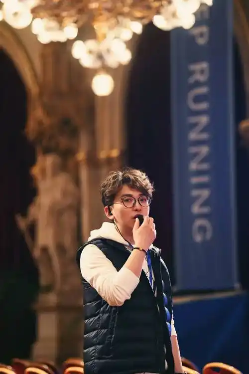 对话《奔跑吧》总导演姚译添:身为一位85后电视人的焦虑和梦想