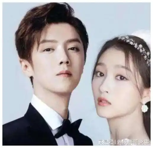 鹿晗关晓彤与好友外出聚餐引发网友热议