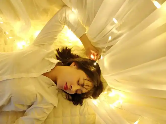 小神器家里照亮妹子的私房照 双手托腮脸会更小哟 (三)迷人的姿势